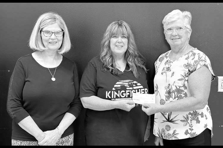 FEED THE HUNGRY – Sts. Peter & Paul Altar Society recently donated $2,500 to Kingfi sher Public Schools to assist with covering student lunch fees that have not been paid. The donation is part of the group’s September lesson on the fi rst Corporal Work of Mercy, “feed the hungry.” Presenting the check to Tammie Homier, KPS child nutrition director, center, is Ann Finley, right, and Janice Payne, left. [Photo provided]
