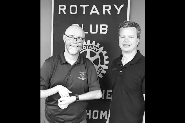 Outdoor Oklahoma producer discusses show with Rotarians