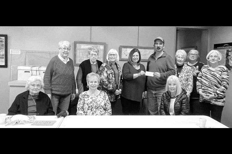 Altrua Club donates to local muse