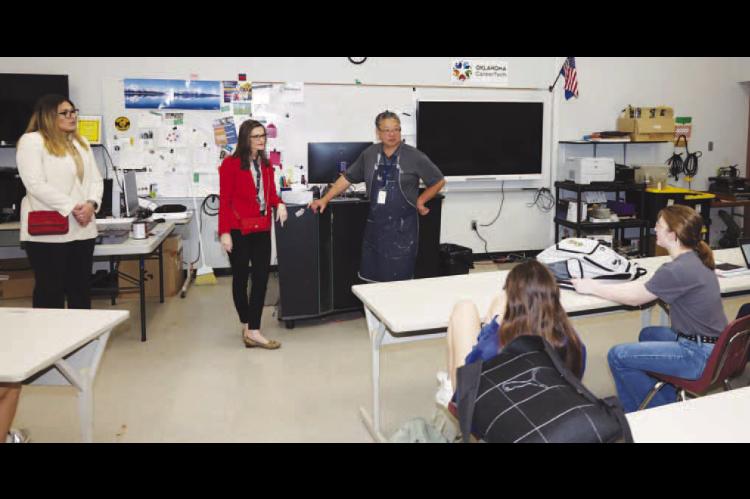 Sanders’ tenure takes flight with visit to KHS aviation class