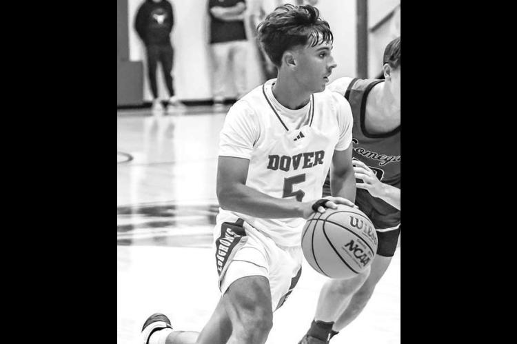 CASEN BUCK averaged more than 20 points and nearly 4 assists a game last week as Dover went 4-0. He was named MVP of the Mustang Stampede tournament at the end of the week. [Photo by Chris Simon/www.simon-sports-photos.smugmug. com]