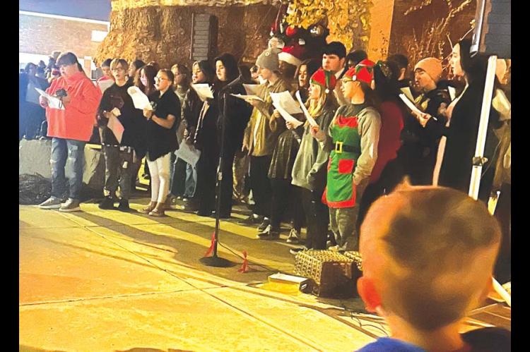 KHS CHOIR members performed during the Kingfi sher Chamber of Commerce Christmas tree lighting ceremony last weekend. Some of the selections they sang were from the “Elf The Musical JR.” which they’ll present along with drama students three different times later this month in the auditorium at Kingfi sher Heritage School. [KT&FP Staff Photo]
