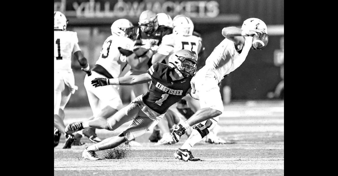 KHS LINEBACKER Brody Boeckman (1) brings down Marlow quarterback Brendan Weber during action Thursday night. Boeckman led KHS with seven tackles. He also had 72 receiving yards and recovered an onside kick on special teams. Pictured left is freshman Steel Snodgrass after catching a pass. Snodgrass ignited the Jackets with a 99-yard kickoff return for a TD in the fi rst half. [Photos by Chris Simon/ www.simon-sports-photos. smugmug.com]