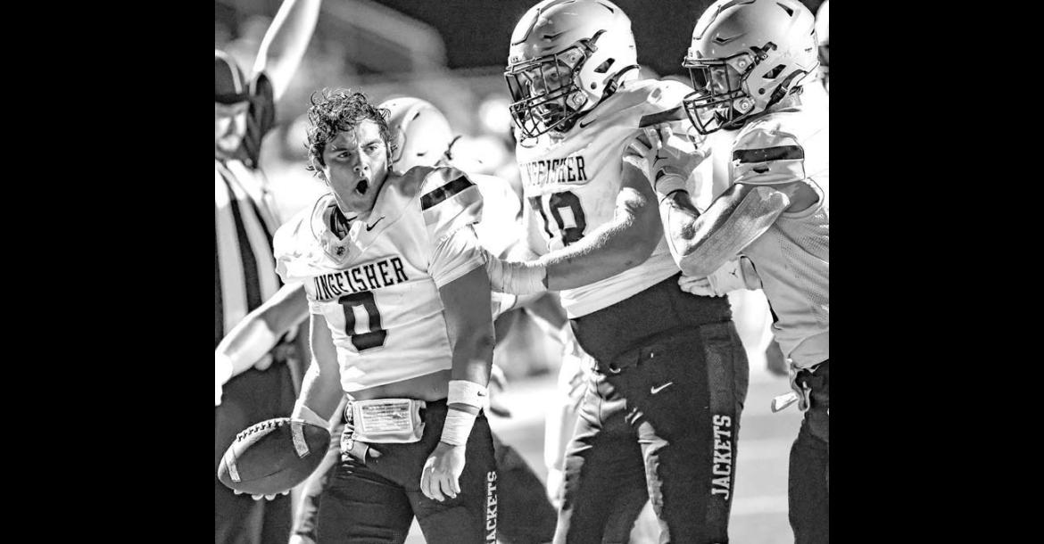 KHS QUARTERBACK Brett Calamateo lost his helmet during a run, but still managed to score a touchdown Friday at Plainview. He’s congratulated by Carson Swafford (78) and Drew Snider (far right) as the Jackets went on to win 36-7. [Photo by Chris Simon/www. simon-sports-photos.smugmug. com]