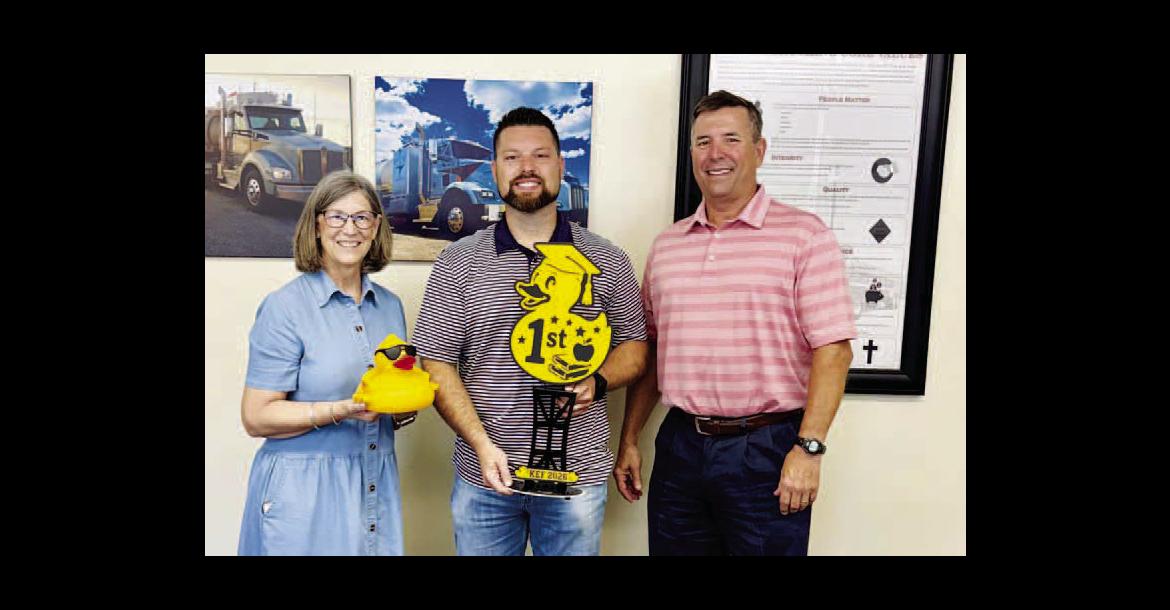 BIG WINNERS (AND PROFITABLE LOSER) – A duck purchased by LuGreg Trucking fi nished fi rst out of 872 entries in last Saturday’s KEF duck race. Pictured at the top left are KEF board members Kathy Kadavy (left) and Jeff Wilcox (right) with LuGreg’s Zac Kannady and his fi rst-place trophy. Cimarron Electric Cooperative (top right photo) purchased the runner- up duck. Representing Cimarron are, from left, Jeff Hyatt, Mark Andrews and Aaron Roark. They are pictured with KEF board members Jennifer Farrar and Hea