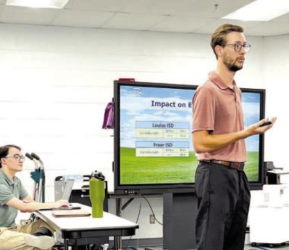 IDEAL IMPACT’S Noah Hines fi rst made a presentation to the Hennessey Board of Education during its May meeting about the company’s ability to save the district money on its utilities bill. The board voted Monday to enter into a contract with the Texas-based company. [KT&FP Staff Photo by Barb Walter]