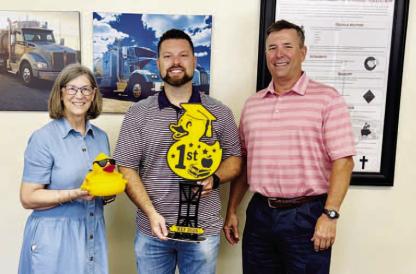 BIG WINNERS (AND PROFITABLE LOSER) – A duck purchased by LuGreg Trucking fi nished fi rst out of 872 entries in last Saturday’s KEF duck race. Pictured at the top left are KEF board members Kathy Kadavy (left) and Jeff Wilcox (right) with LuGreg’s Zac Kannady and his fi rst-place trophy. Cimarron Electric Cooperative (top right photo) purchased the runner- up duck. Representing Cimarron are, from left, Jeff Hyatt, Mark Andrews and Aaron Roark. They are pictured with KEF board members Jennifer Farrar and Hea